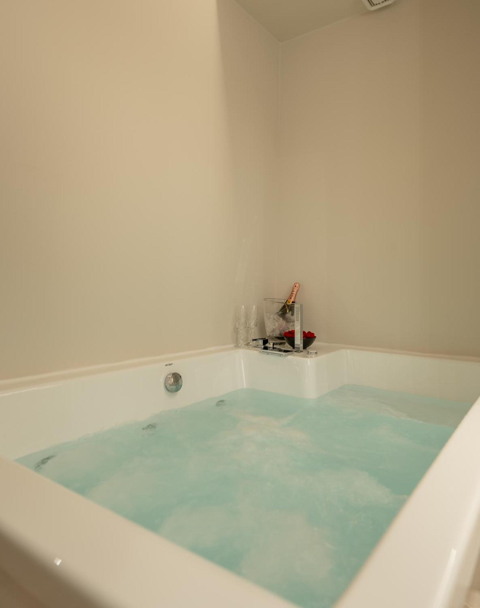 Derouse Othon Suite With Hydromassage Jacuzzi Athen Eksteriør billede